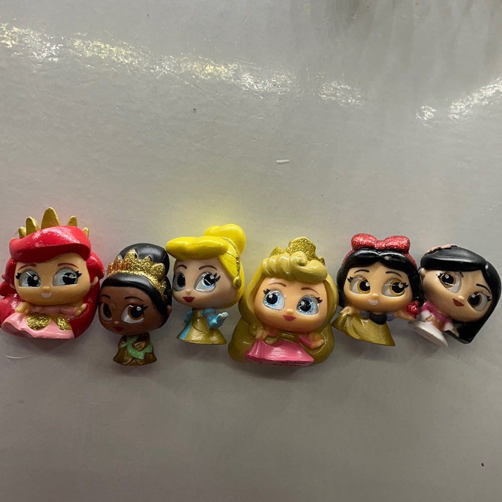 Disney doorables glitter and gold princess collection
